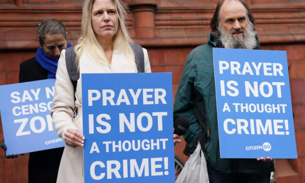 Nearly 60,000 sign open letter urging UK Prime Minister not to criminalize silent prayer