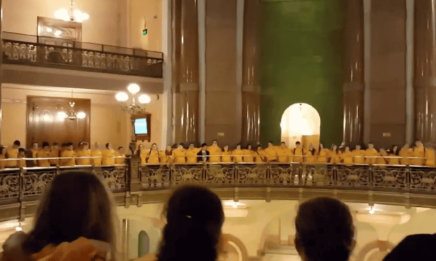 Teens Sing Hymn to Babies Lost From Abortion at Illinois State Capitol